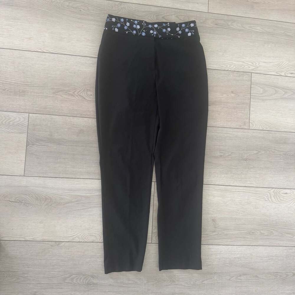 Express World Brand Stretch Pants Size 3/4 Black Floral Embroidered Waist
